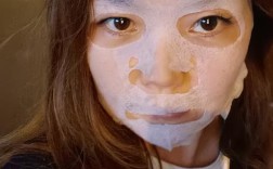 护肤后脸上捂上保鲜膜