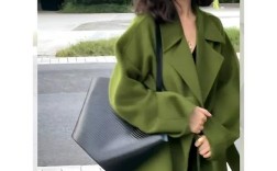 绿色翻领女装毛妮子，搭配什么更出彩？