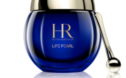 护肤品HR是哪个品牌？