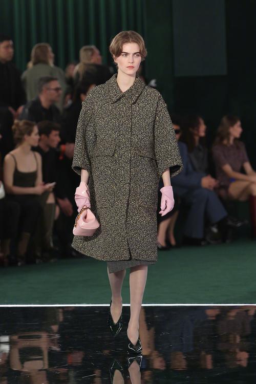 Gucci 2025秋冬女装如何演绎新奢华美学？-图2