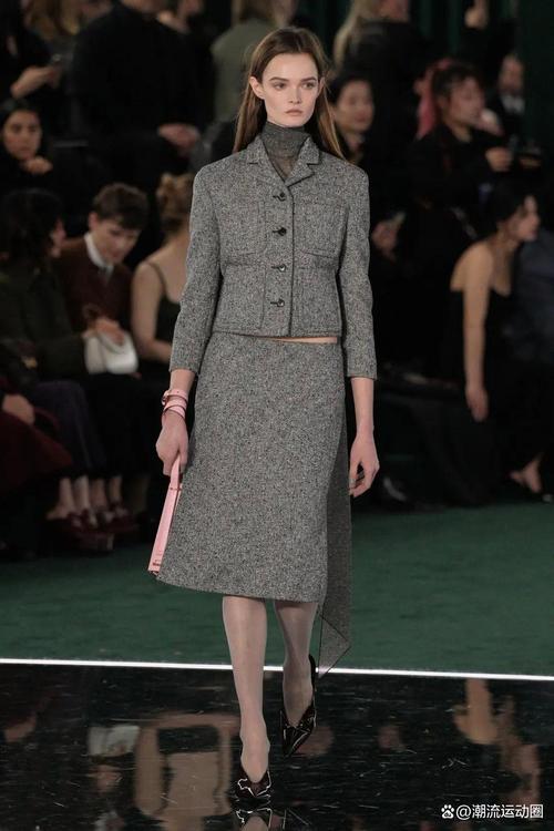 Gucci 2025秋冬女装如何演绎新奢华美学？-图3