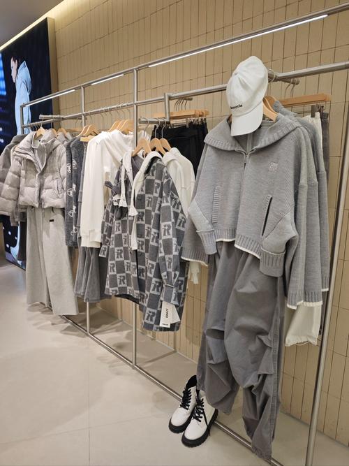 only女装2025冬装新款有何设计亮点？-图1