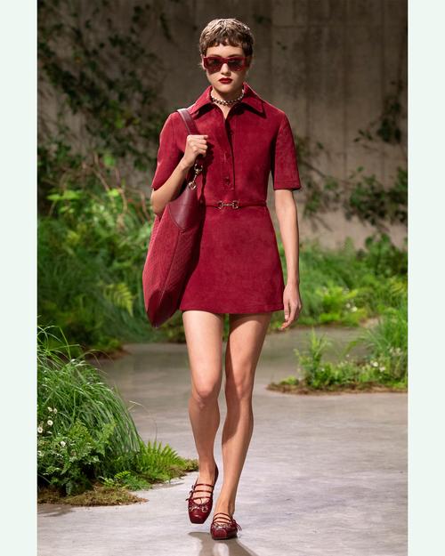 Gucci 2025早春女装，如何演绎新浪漫主义？-图2