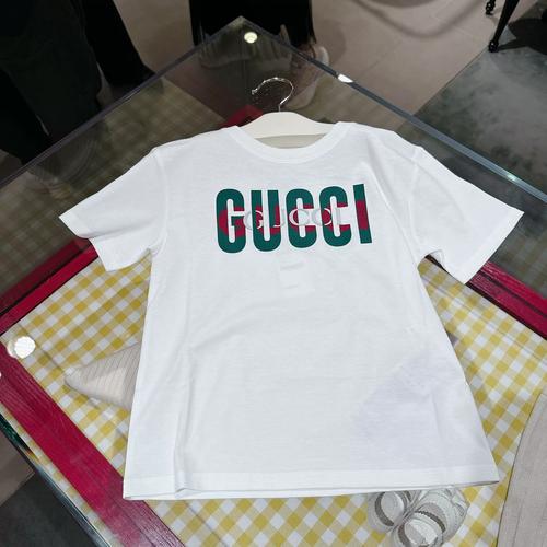Gucci 2025早春女装,如何演绎新浪漫主义?-图3 Gucci 2025早春女装,如何演绎新浪漫主义?-图3