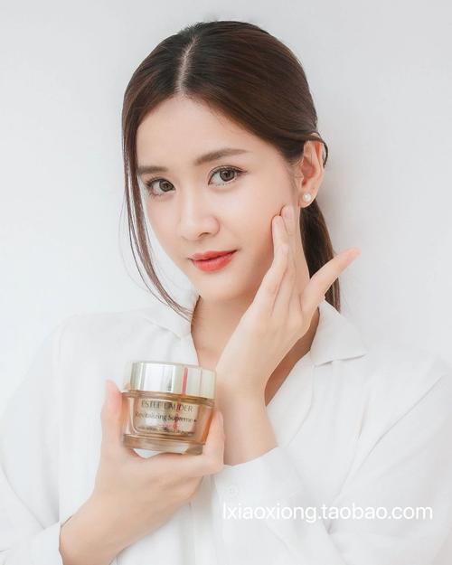 17岁女生护肤品怎么选？基础保湿还是功效款？-图1