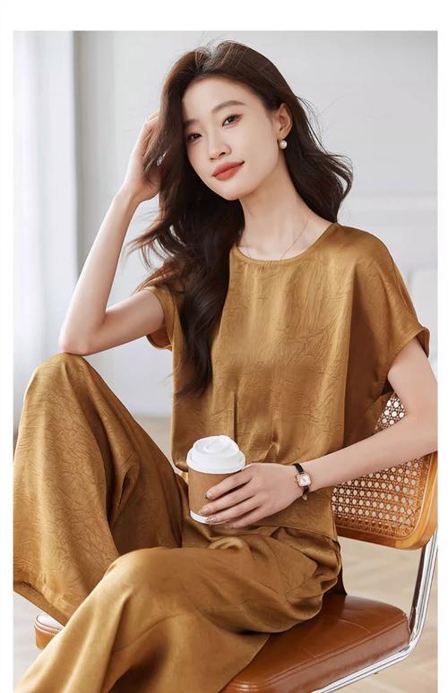 2025夏装女装趋势，流行色与设计有何新变化？-图1