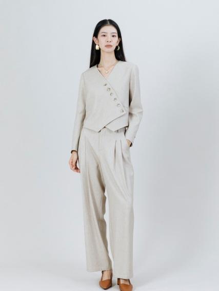 奕色2025春女装,主打什么风格与亮点?-图3 奕色2025春女装,主打什么风格与亮点?-图3