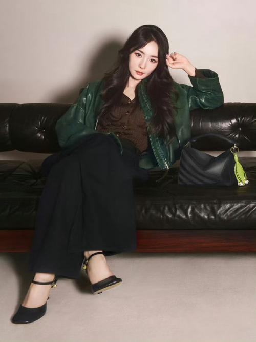 杨幂2025秋女装街拍，风格如何？-图2