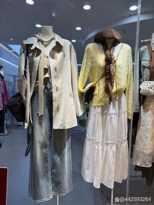 定位黑白花女装新款专柜，新款在哪款最值得买？-图2