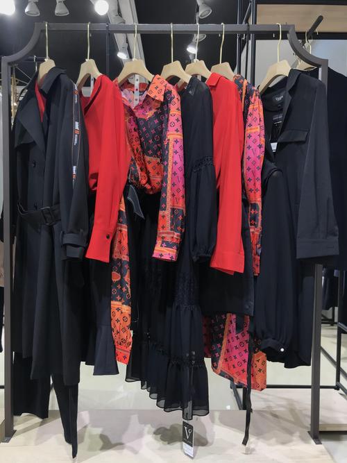 华丹尼2025秋女装，主打什么风格？-图3