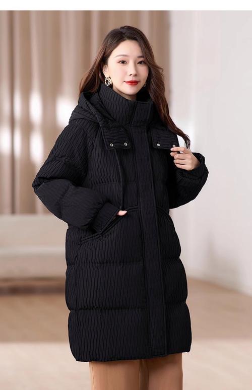 新款羽绒服女装图片，哪里看最新款？-图2