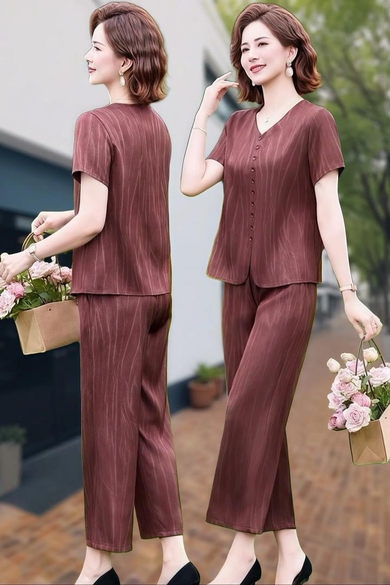 时尚气质中老年女装图片，如何选对显气质？-图1