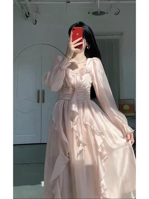 嘎嘎女装2025连衣裙有何设计亮点？-图1