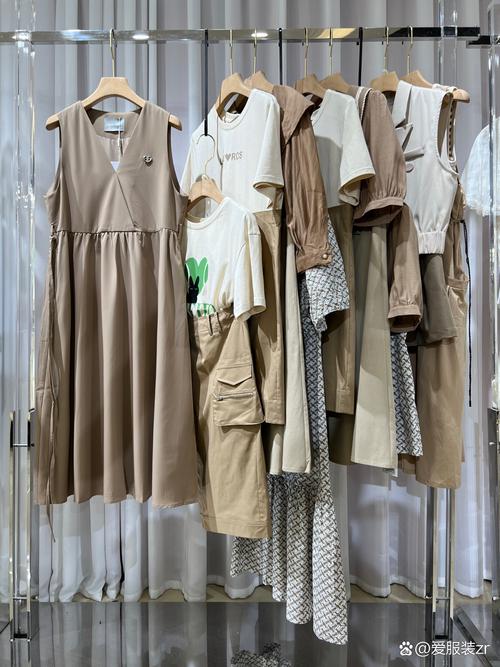 女装牌子的图片,有哪些值得欣赏的设计?-图2 女装牌子的图片,有哪些值得欣赏的设计?-图2