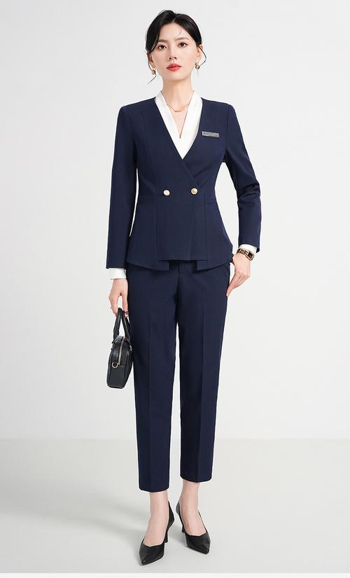 通勤女装套装怎么搭才显瘦？-图3