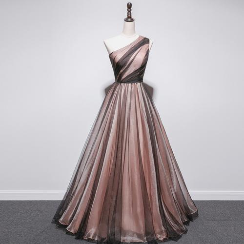 好看的女装礼服图片大全，哪些款式最值得入手？-图2