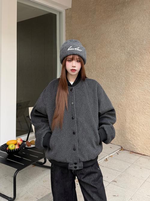 棒球服外套怎么搭出时髦感？-图1