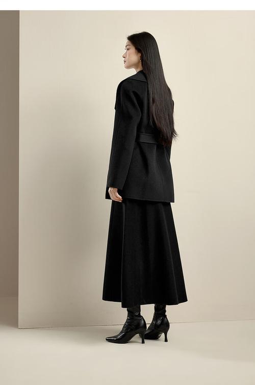 黑色衣服女装配什么腰带显气质？-图3