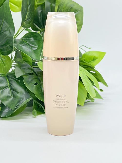 20岁补水选护肤品，关键看成分还是肤感？-图1