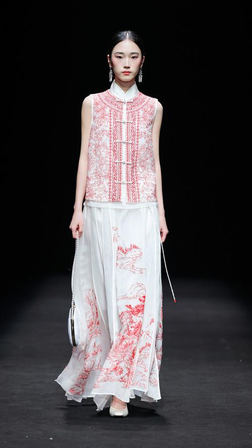 2025春夏女装秀，演绎何种新风尚？-图1