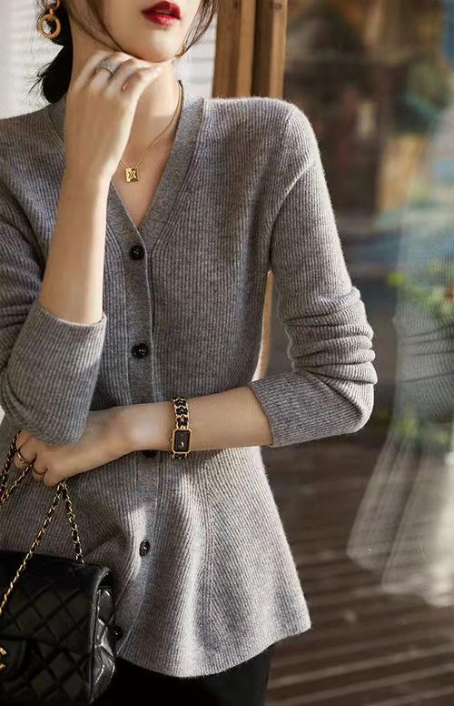 吸引力2025新款女装，主打什么风格？-图3