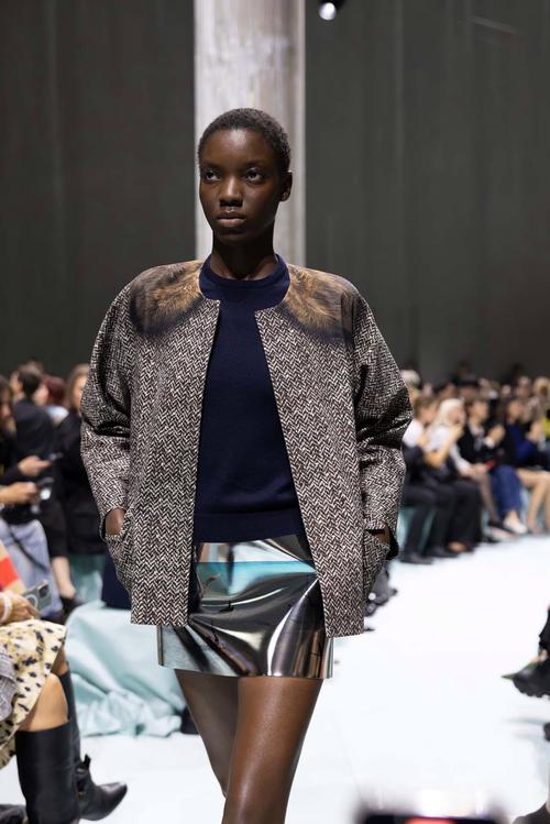 2025普拉达女装经典-图2