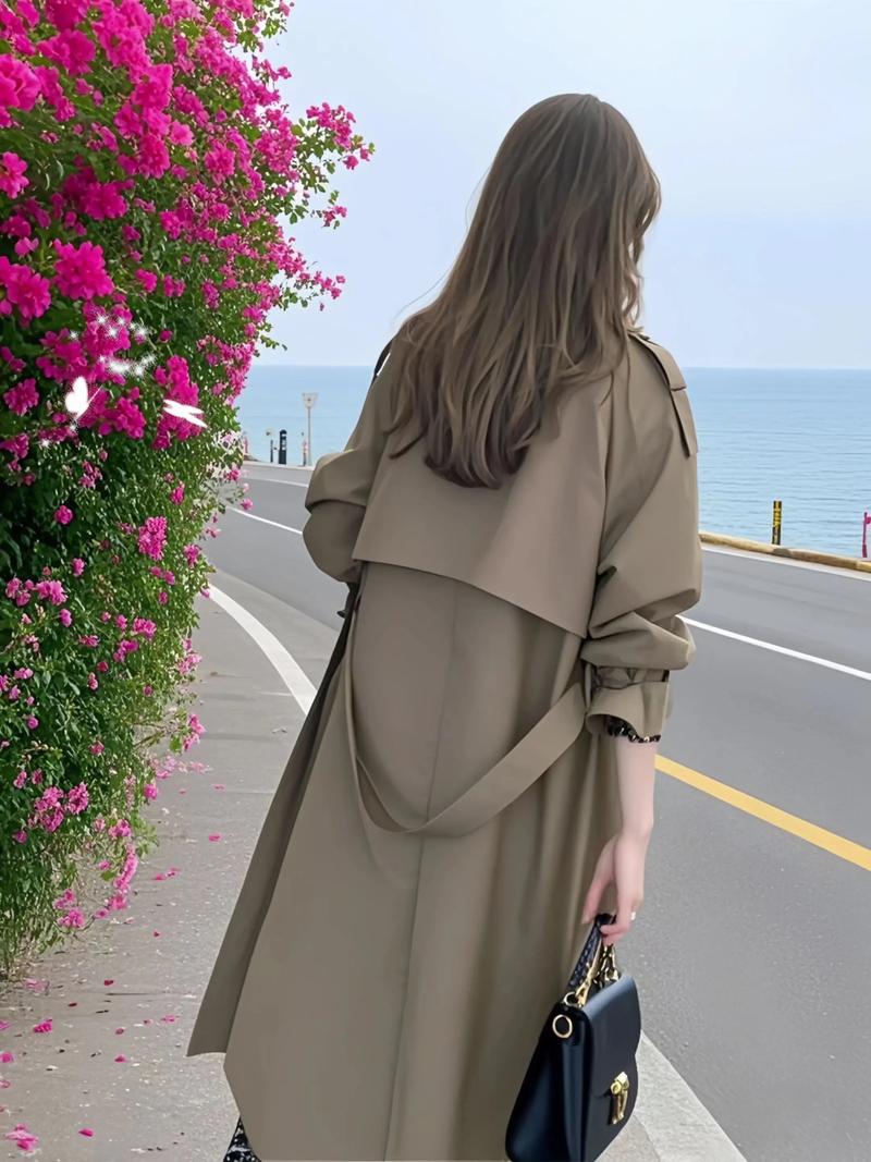 今年流行的女装风衣图片-图1