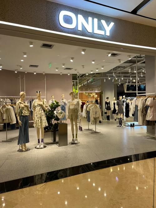 长春女装图片，怎么选款才显气质？-图1