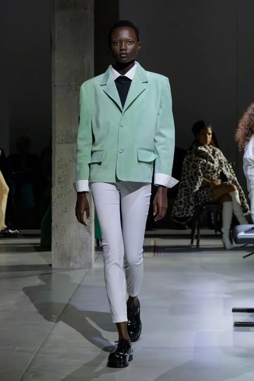 2025春夏女装秀，新趋势与灵感何在？-图2