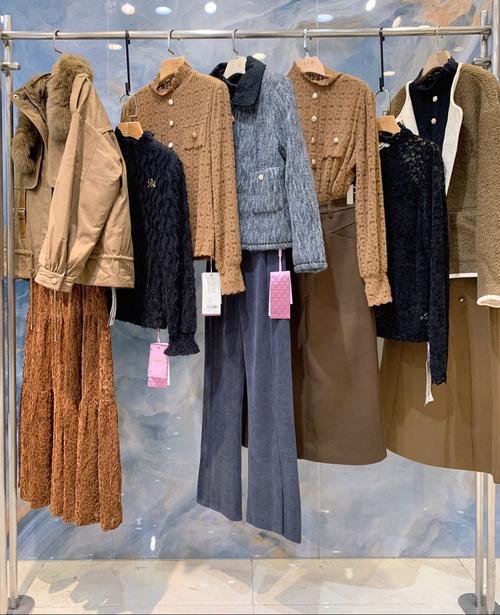 慕拉女装2025新款有何设计亮点？-图2