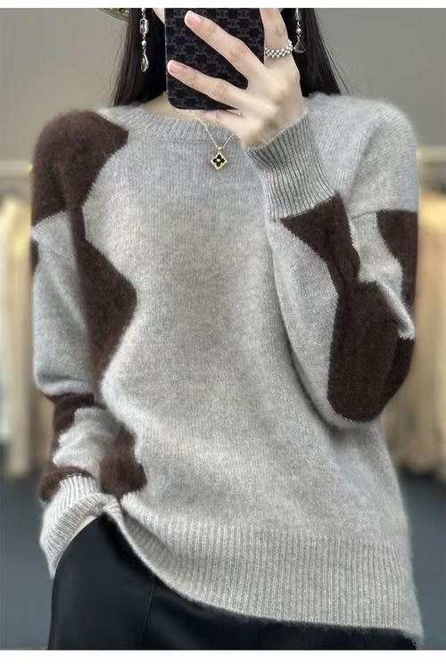 2025新款羊绒衫女装，设计有何亮点？-图2