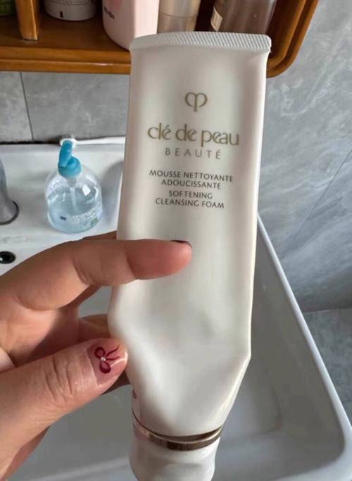 15岁用什么护肤品?选品牌还是看肤质?-图1 15岁用什么护肤品?选品牌还是看肤质?-图1