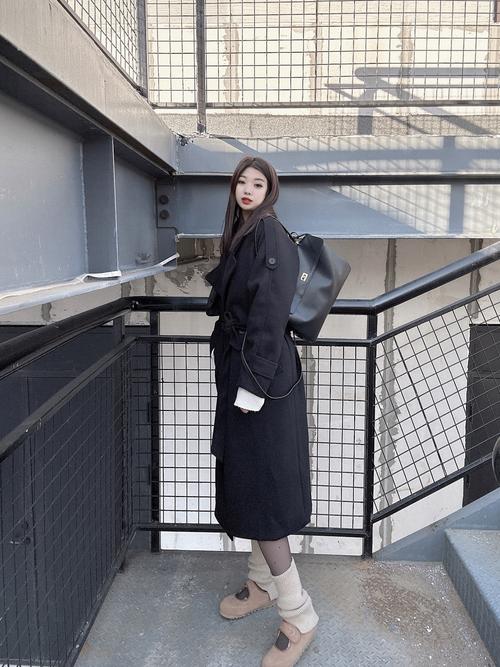 英伦风冬季女装搭配图片-图3