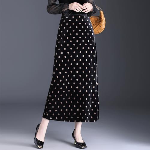 2025金丝绒女装为何成流行新宠？-图2