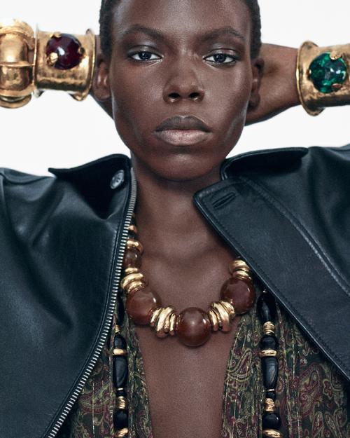 圣罗兰2025春夏女装，如何演绎新摩登？-图3