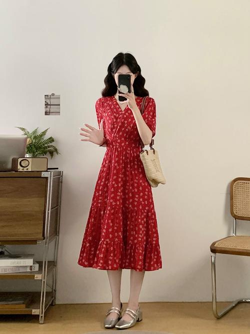 2025夏女装连衣裙，流行趋势怎么选？-图1