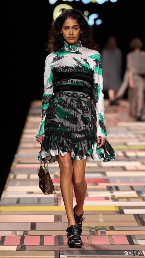 2025年LV新款女装设计有何新突破？-图2