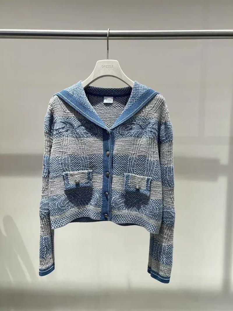 大地素女装2025新款，主打什么风格？-图1