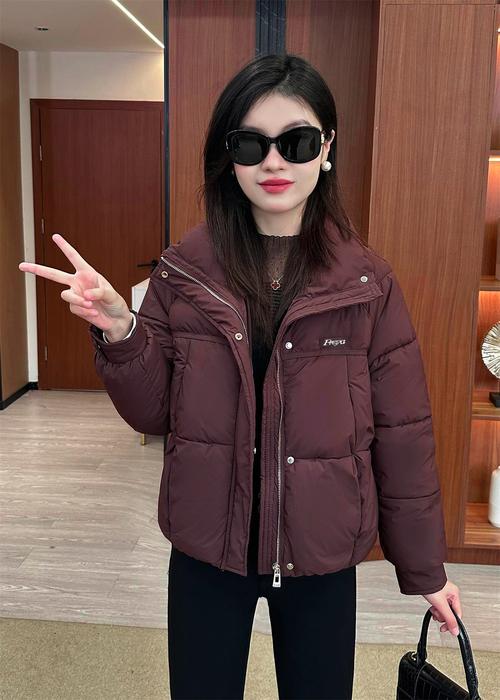 2025年流行女装棉衣,有哪些新款式?-图2 2025年流行女装棉衣,有哪些新款式?-图2