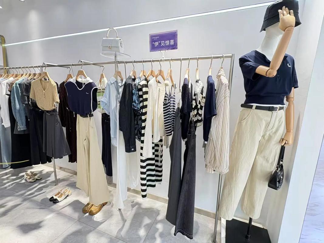 2025女装店图片有哪些流行趋势？-图2