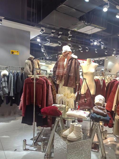 2025女装店图片有哪些流行趋势？-图3