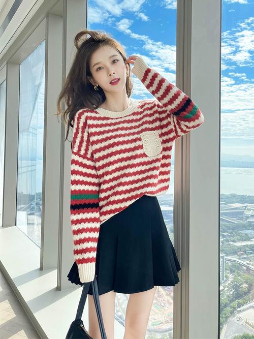 2025冬女装怎么搭才时髦又保暖？-图2