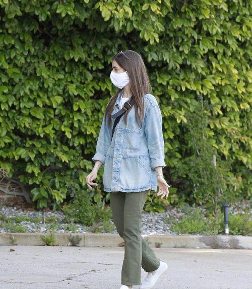 Lily军绿色大衣怎么搭配更显气质？-图3