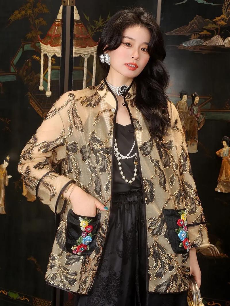 2025亮片女装元素，怎么搭才不显俗气？-图1