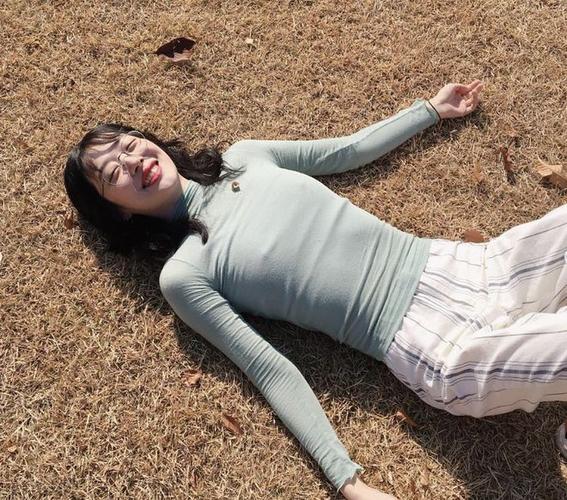 平胸女装不穿内衣,舒适与美观如何兼顾?-图1 平胸女装不穿内衣,舒适与美观如何兼顾?-图1