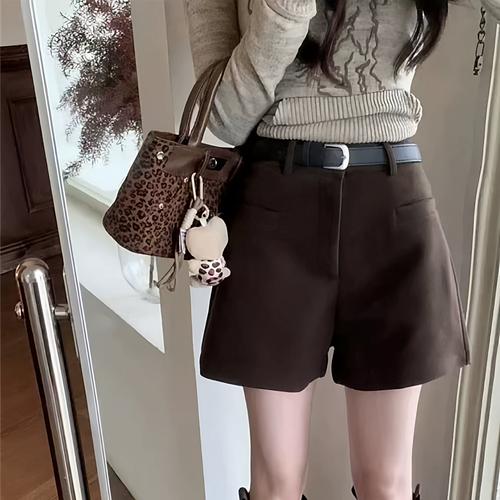 2025新款女短裤,有哪些时髦设计?-图2 2025新款女短裤,有哪些时髦设计?-图2