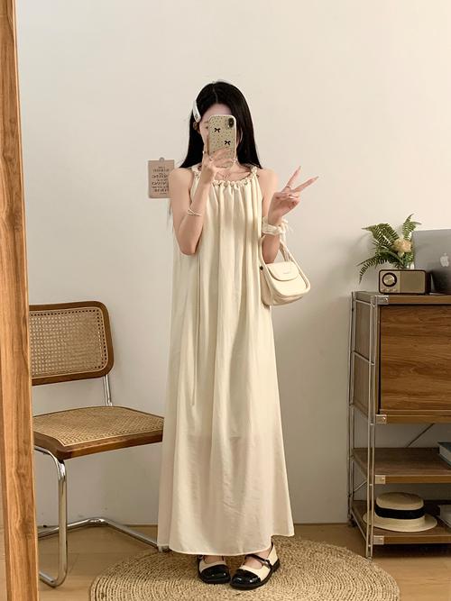 2025年热卖女装款式有哪些？-图2