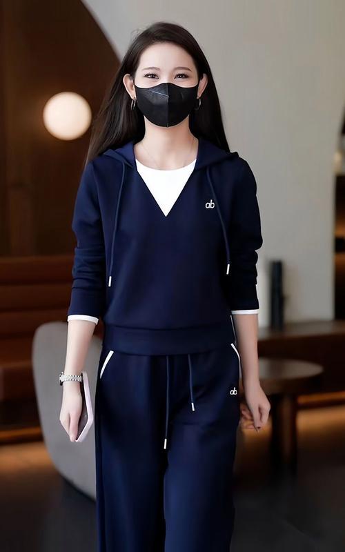 2025秋女装休闲套装,怎么选才时髦又实穿?-图1 2025秋女装休闲套装,怎么选才时髦又实穿?-图1