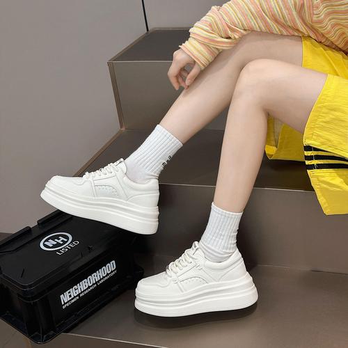 2025秋女装鞋新款有哪些时髦设计？-图3