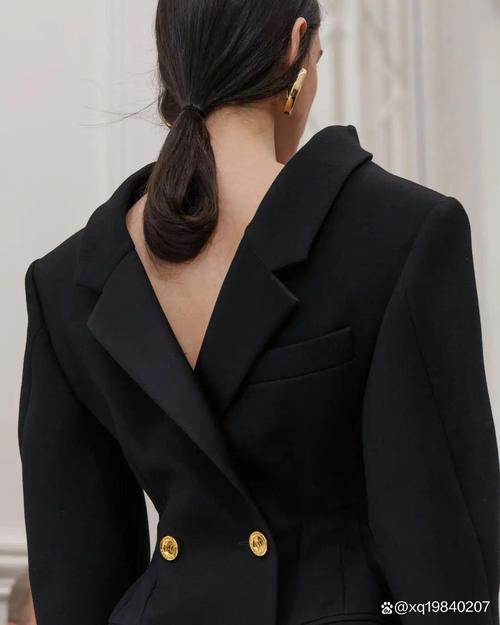 纪梵希2025秋冬女装-图3 纪梵希2025秋冬女装-图3